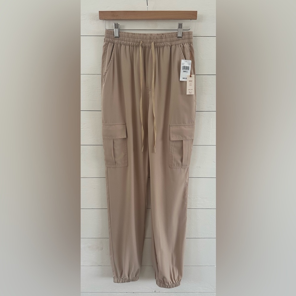 NWT! LOVE TREE JUNIORS HIGH RISE JOGGERS (CARGO KHAKI SMALL)